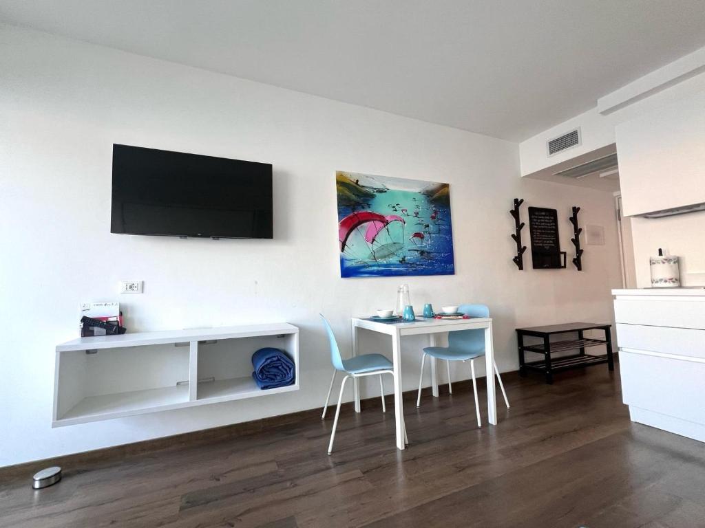 Televízia a/alebo spoločenská miestnosť v ubytovaní Val di Sogno Grand View