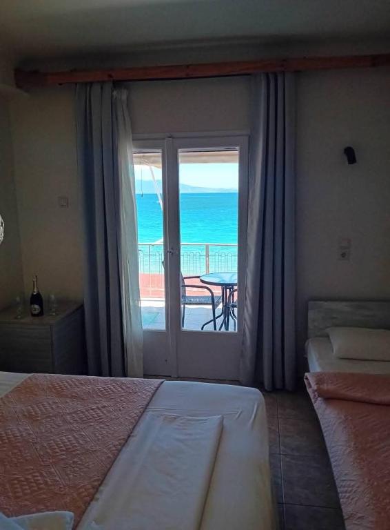 Postel nebo postele na pokoji v ubytování Hotel Assini Beach Tolo