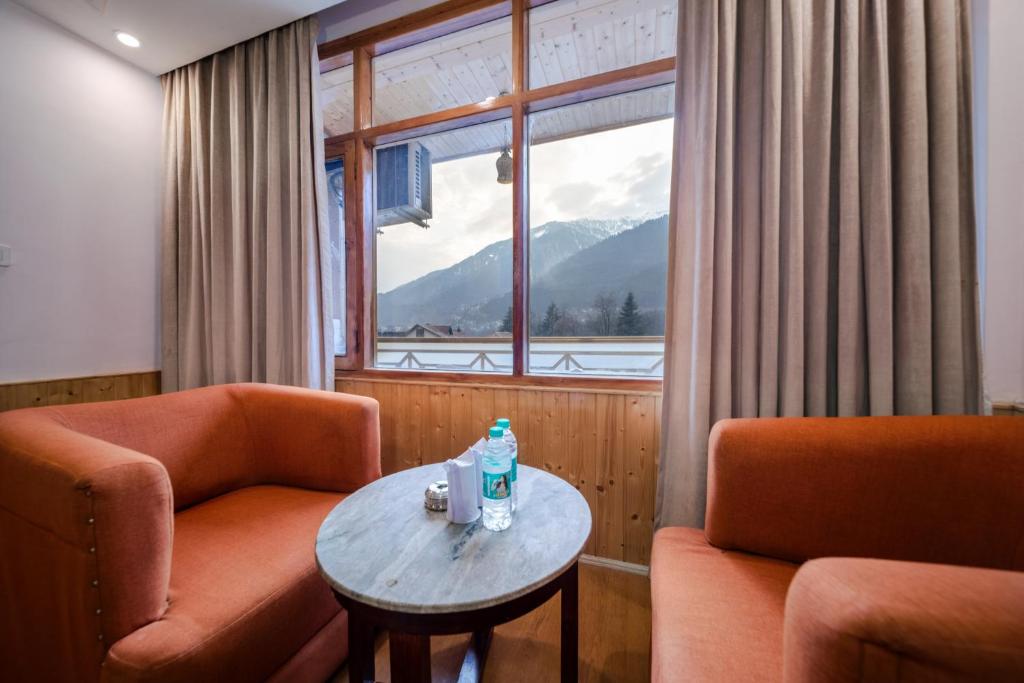 Nespecifikovaný výhled na hory nebo výhled na hory při pohledu z hotelu