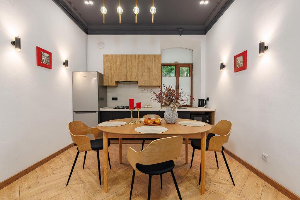 Grand Apartment - Wohnung Mit Gartenansicht