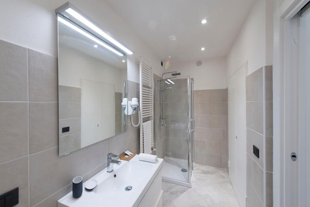 A bathroom at All'Abbazia