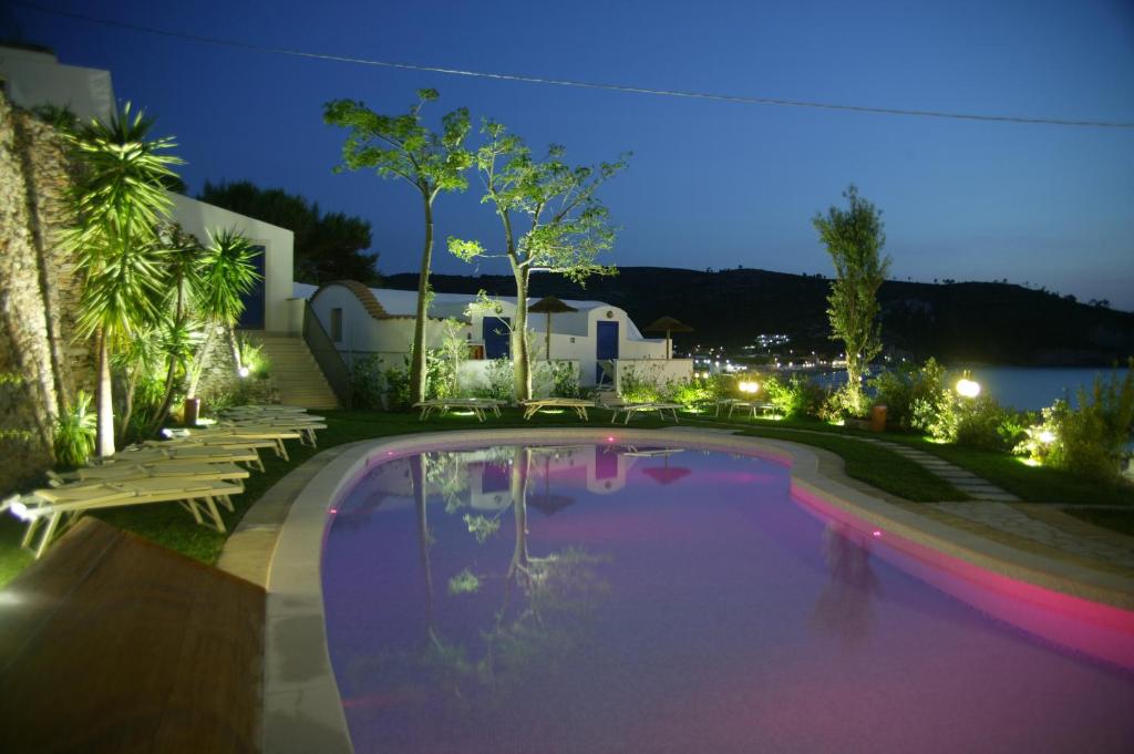 Bazén v ubytování Hotel Elisa - Spiaggia Privata Inclusa nebo v jeho okolí