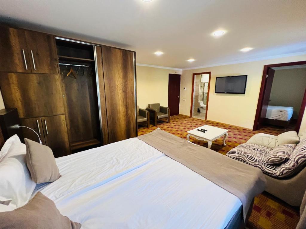 Postel nebo postele na pokoji v ubytování Hotel Iveria