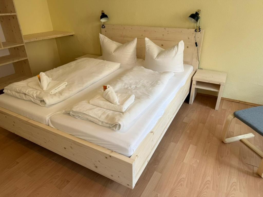 Postel nebo postele na pokoji v ubytování K-Hotel (Grüner Baum)