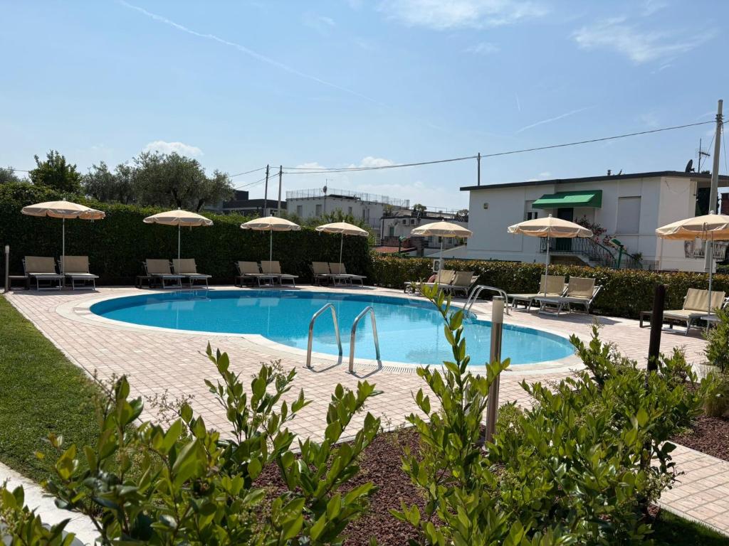 Bazén v ubytování Hotel Eden nebo v jeho okolí