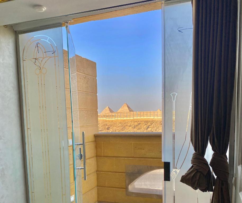 O baie la Pyramids Luxury Hotel