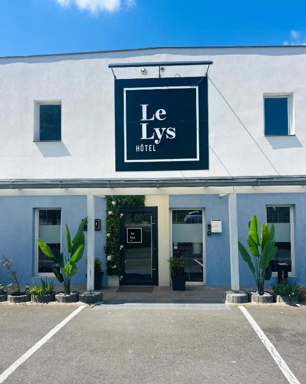 Certifikát, hodnocení, plakát nebo jiný dokument vystavený v ubytování Hôtel Le Lys