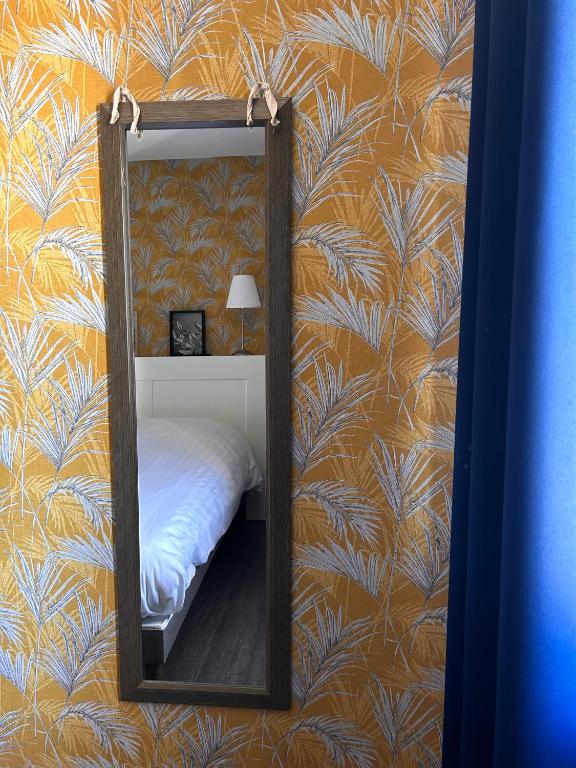 Postel nebo postele na pokoji v ubytování Hôtel Le Lys