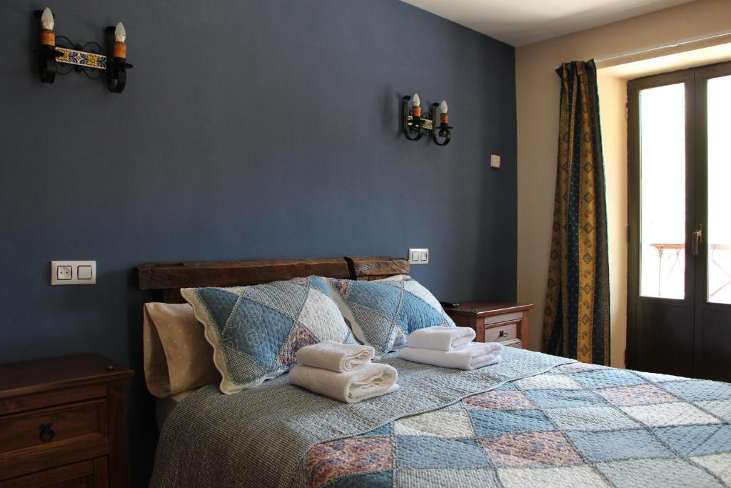Cama o camas de una habitación en Hotel Moto-Rural "VEGALION"