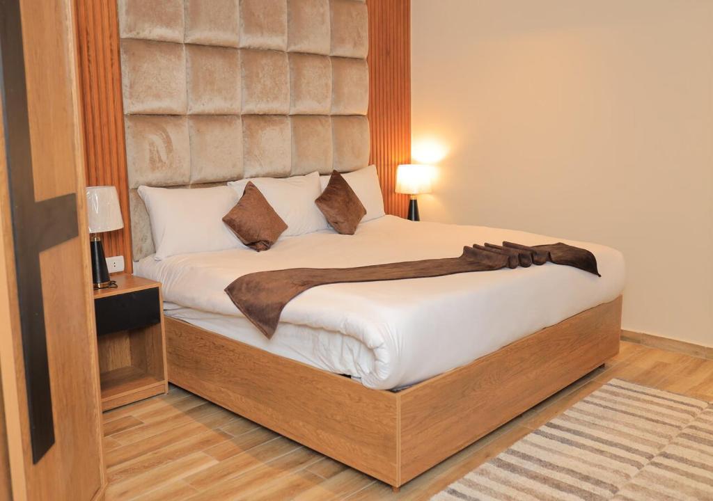 Postel nebo postele na pokoji v ubytování The Muse Luxury View Hotel