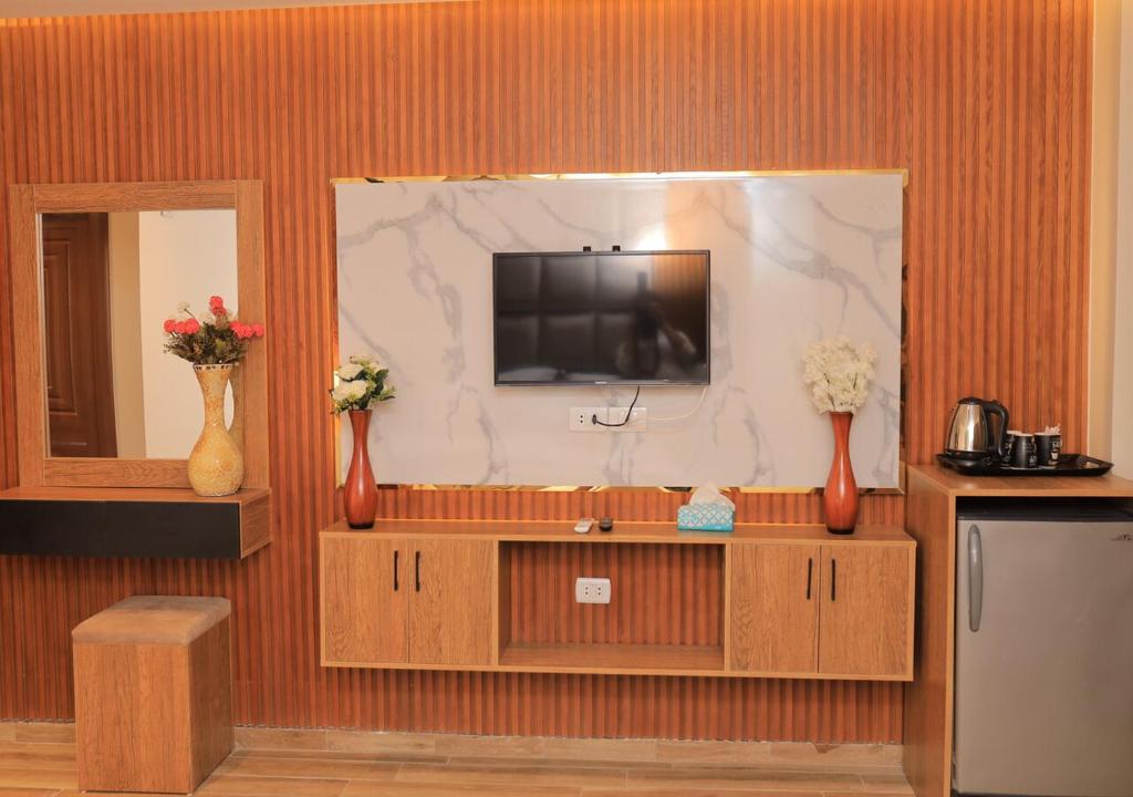 TV a/nebo společenská místnost v ubytování The Muse Luxury View Hotel