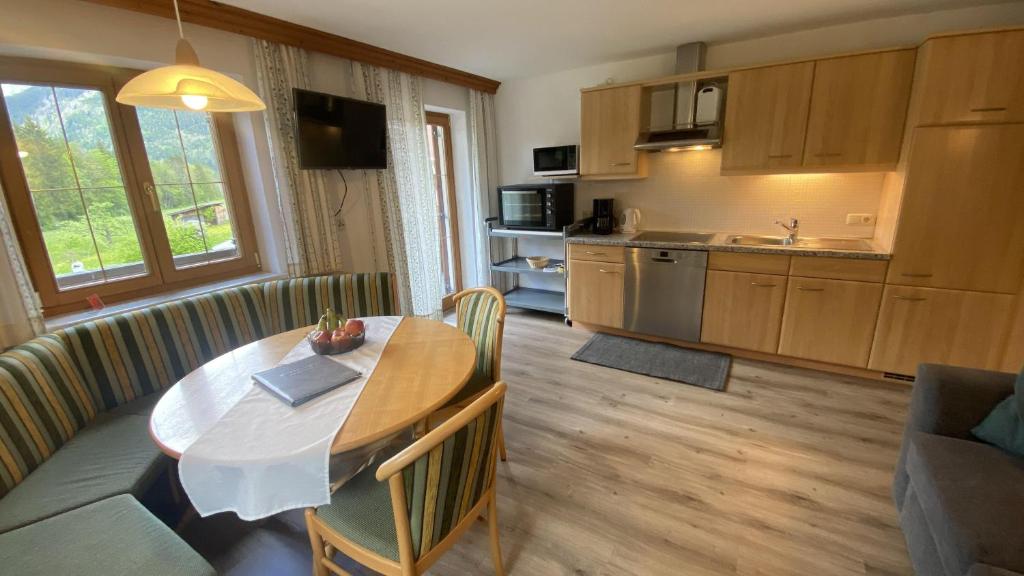 Kuchnia lub aneks kuchenny w obiekcie Haus Brandhofer