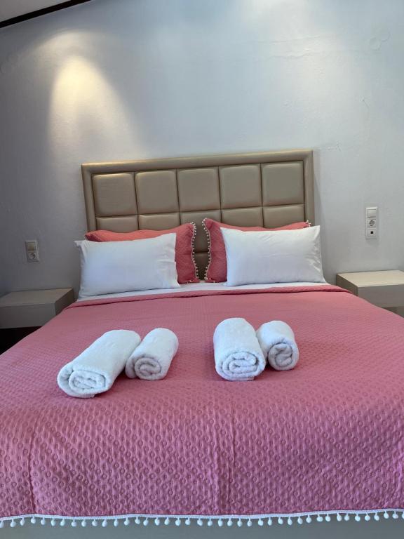 a group of towels sitting on top of a bed at Maniatis Garden in Achladies