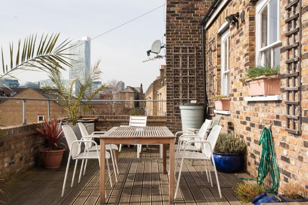 Balkón nebo terasa v ubytování LARGE SHOREDITCH 2/DBL BED LOFT APT