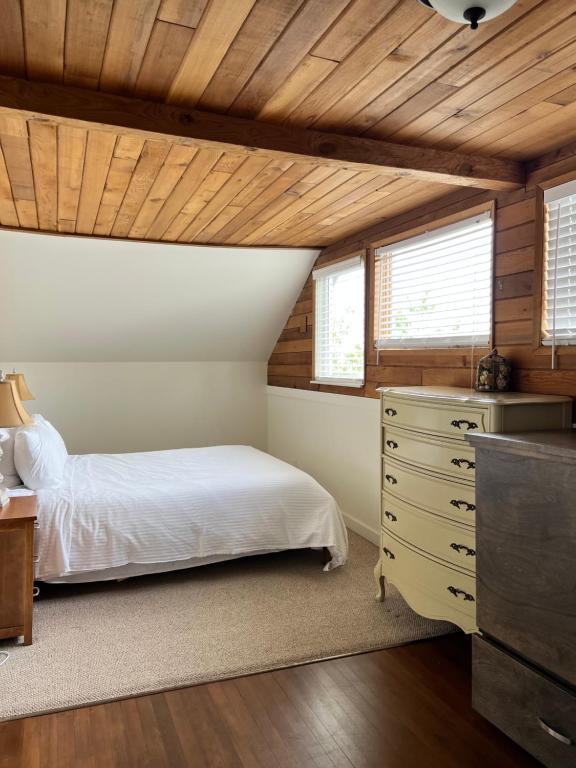 Postel nebo postele na pokoji v ubytování Sea Edge Motel