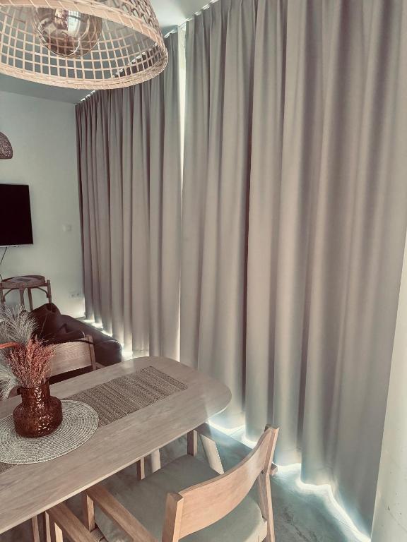 TV a/nebo společenská místnost v ubytování Wave Family Apartment E997 - Resort & SPA - SEA VIEW