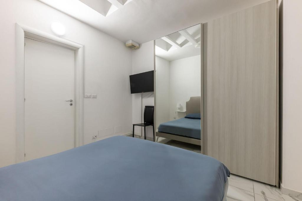 A bed or beds in a room at Chic House