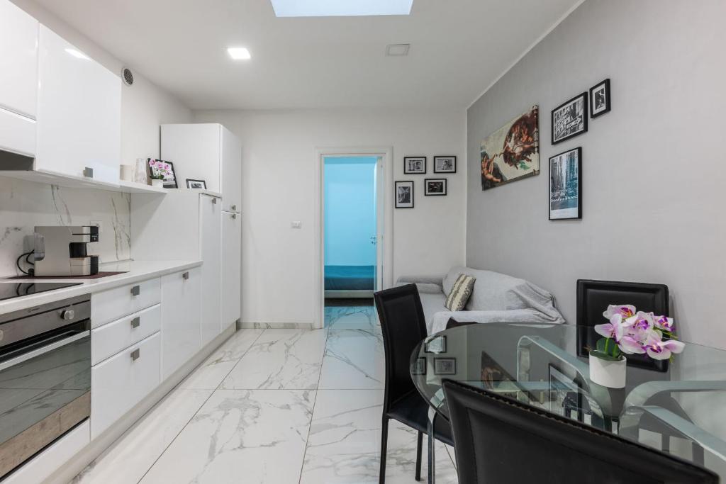 A kitchen or kitchenette at Chic House