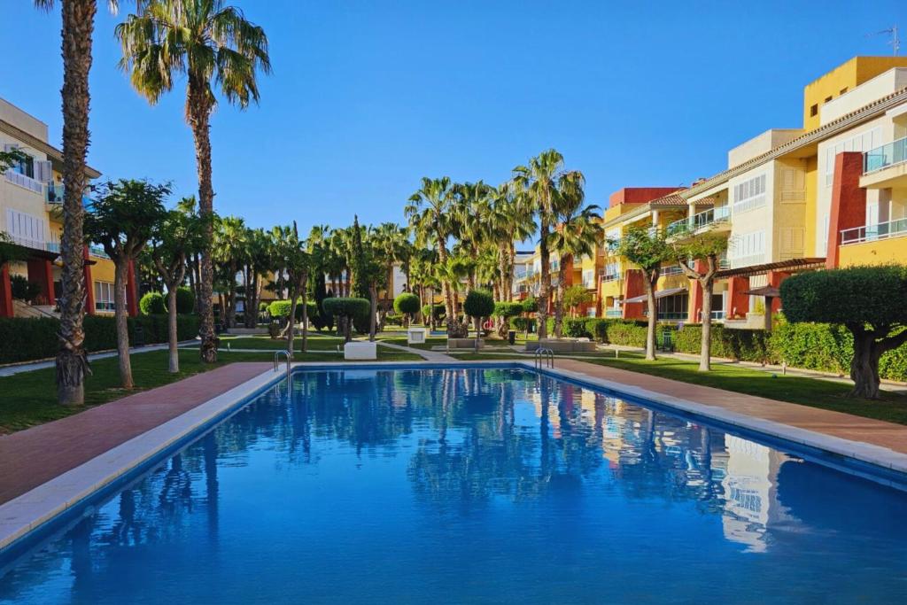 Bazén v ubytování Luxe appartement met jacuzzi, uitzicht & zwembaden nebo v jeho okolí