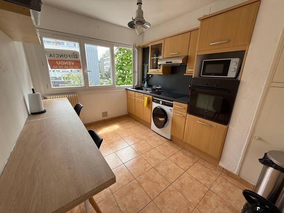 Η κουζίνα ή μικρή κουζίνα στο 4 bedroom apartment