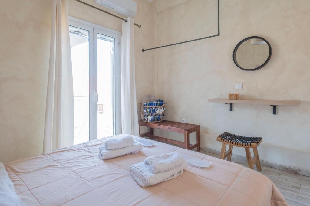 Postel nebo postele na pokoji v ubytování Maisonette Pylos