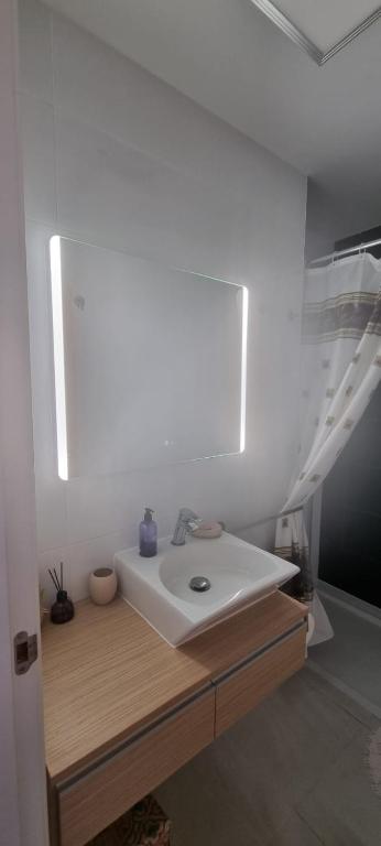 Postel nebo postele na pokoji v ubytování La Zenia Sabrina Apartment 5