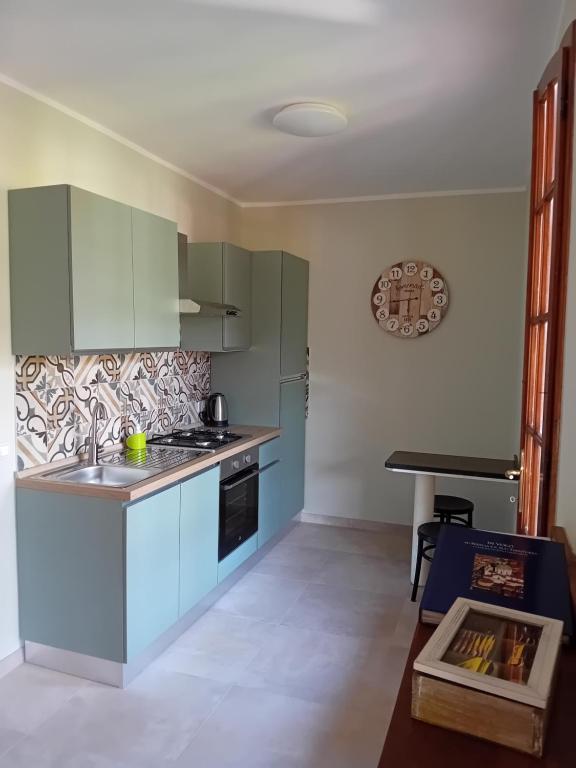 Kuchyň nebo kuchyňský kout v ubytování B&B Aria Di Lago