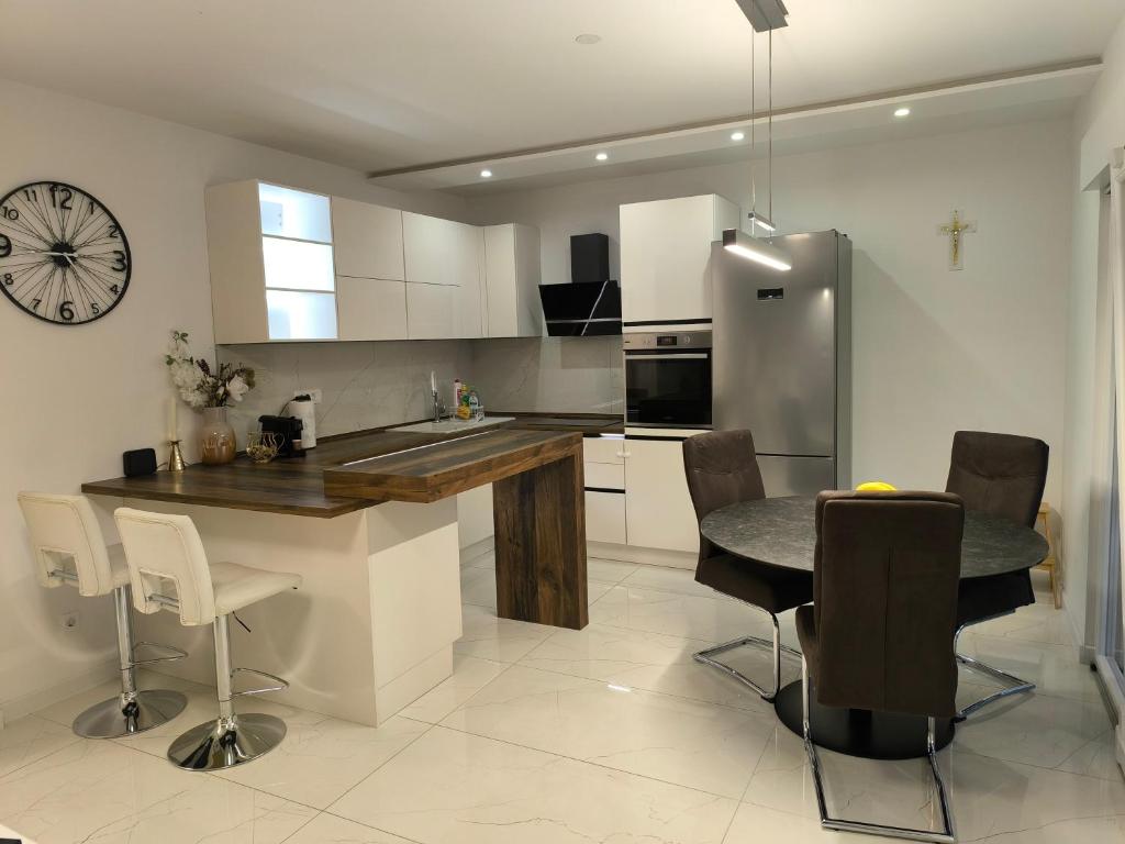 Kuchyň nebo kuchyňský kout v ubytování Apartments Villa Tanja