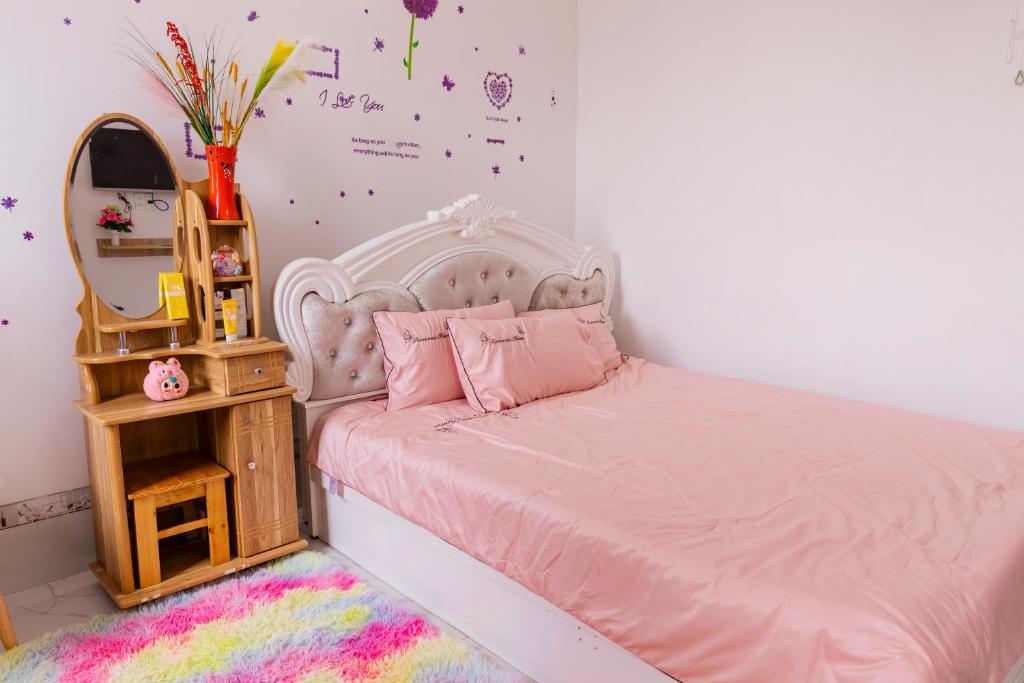 Postel nebo postele na pokoji v ubytování Đức Dũng Hotel
