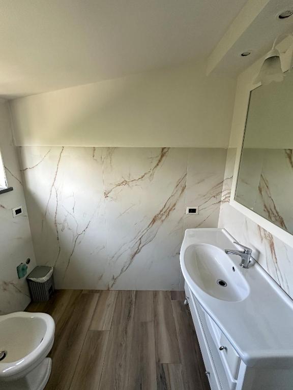 Koupelna v ubytování B&B Dimora di Campagna "alle falde del Vesuvio"
