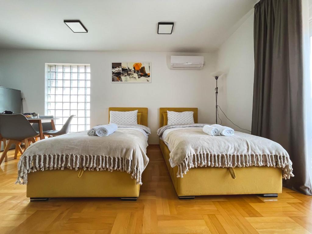 Postel nebo postele na pokoji v ubytování Apartmani TEO