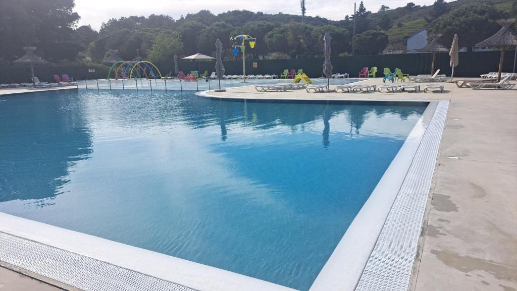 Bazén v ubytovaní Mobile Home Climatisé 3 chambres à Narbonne Plage alebo v jeho blízkosti