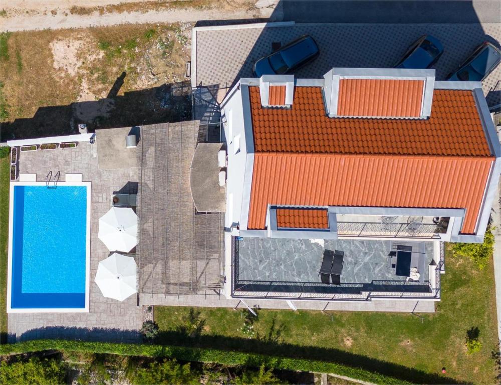 Bazén v ubytovaní Modern apartment with private pool near Split alebo v jeho blízkosti