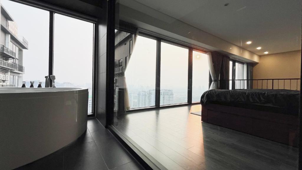 Posezení v ubytování PentStudio West Lake Duplex Apartment