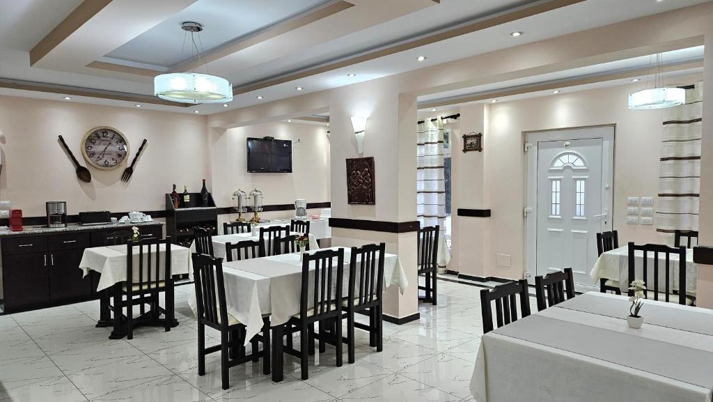 Restaurace v ubytování Hotel Albania