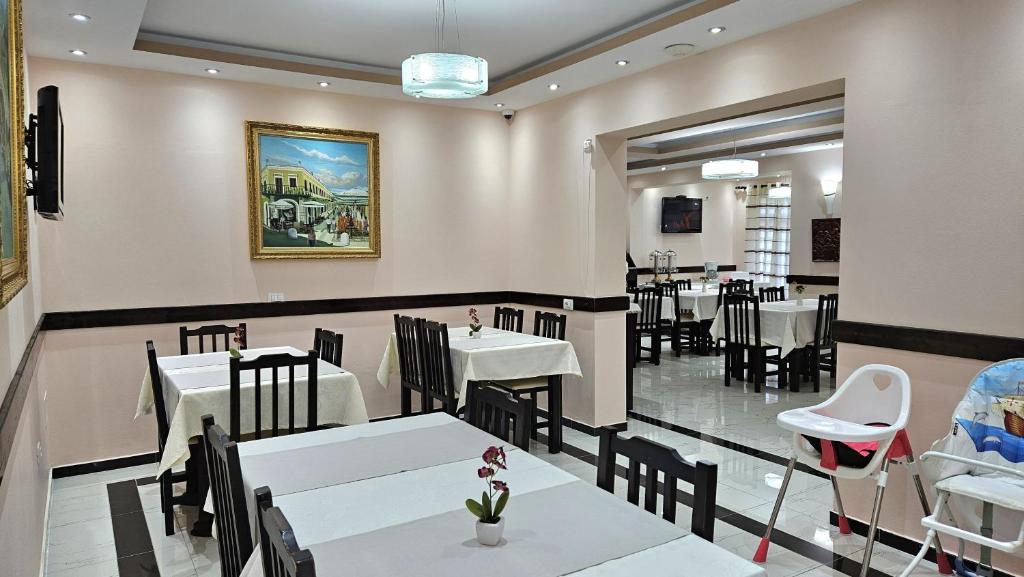 Restaurace v ubytování Hotel Albania