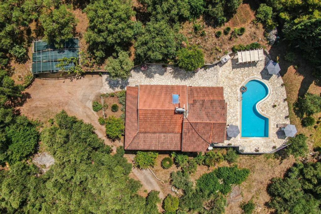 Bazén v ubytování Villa Olive Grove and sea view nebo v jeho okolí