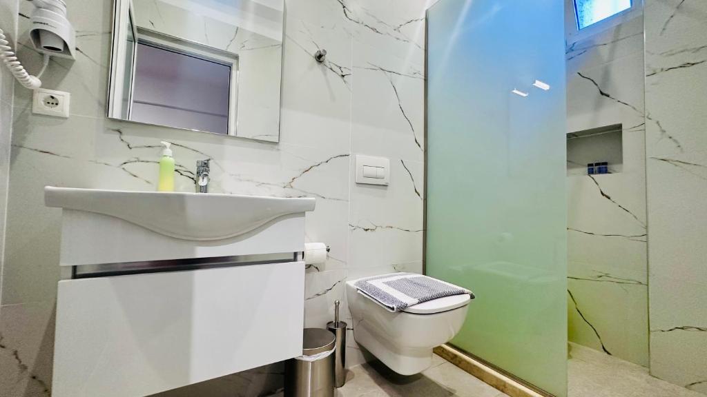Koupelna v ubytování VANGJELIS HOTEL