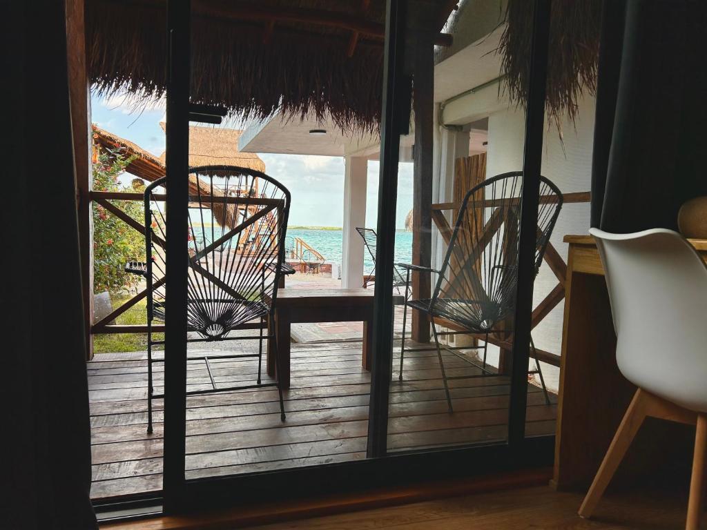 Balkón nebo terasa v ubytování Hotel Solana Bacalar Lakefront