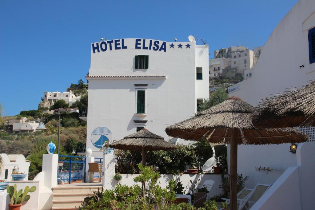 Nespecifikovaný výhled na hory nebo výhled na hory při pohledu z hotelu