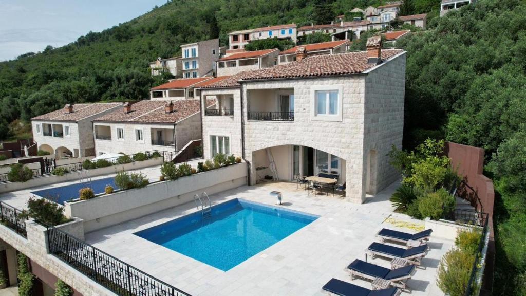 Bazén v ubytování Casa Oliva Villas with private heating pools nebo v jeho okolí