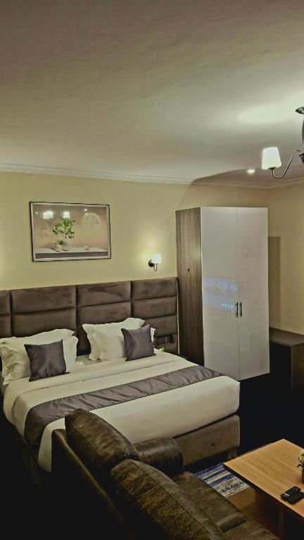 Postel nebo postele na pokoji v ubytování Calian hotel