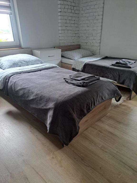 Łóżko lub łóżka w pokoju w obiekcie Stary Młyn