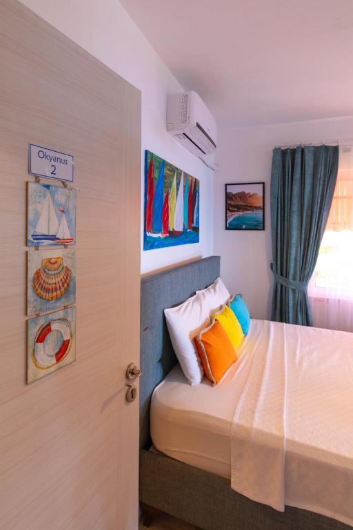 Postel nebo postele na pokoji v ubytování Derin Mavi Suit Butik Otel