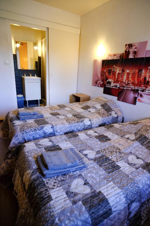 Postel nebo postele na pokoji v ubytování Auberge Des 3 Lacs