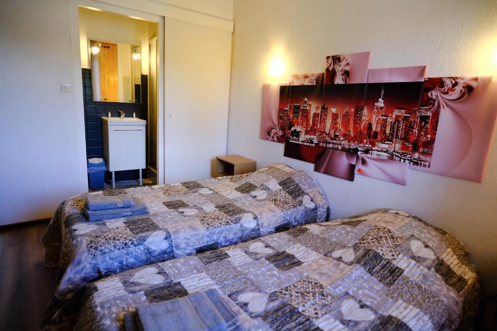 Postel nebo postele na pokoji v ubytování Auberge Des 3 Lacs