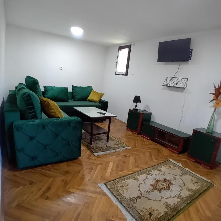 TV a/nebo společenská místnost v ubytování Resetovac