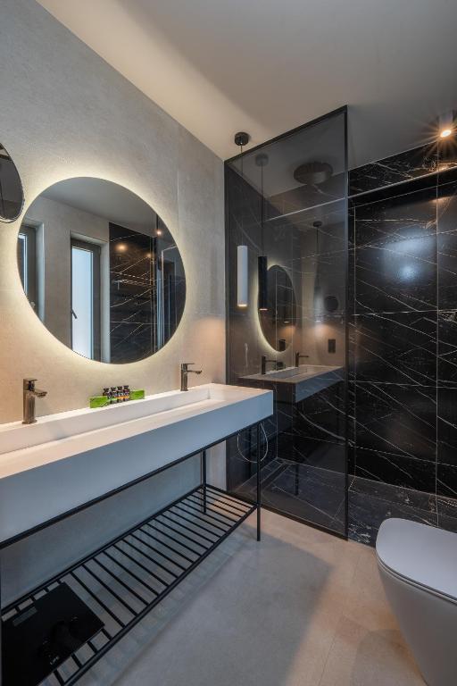 A bathroom at Ilvy Suites Sivota