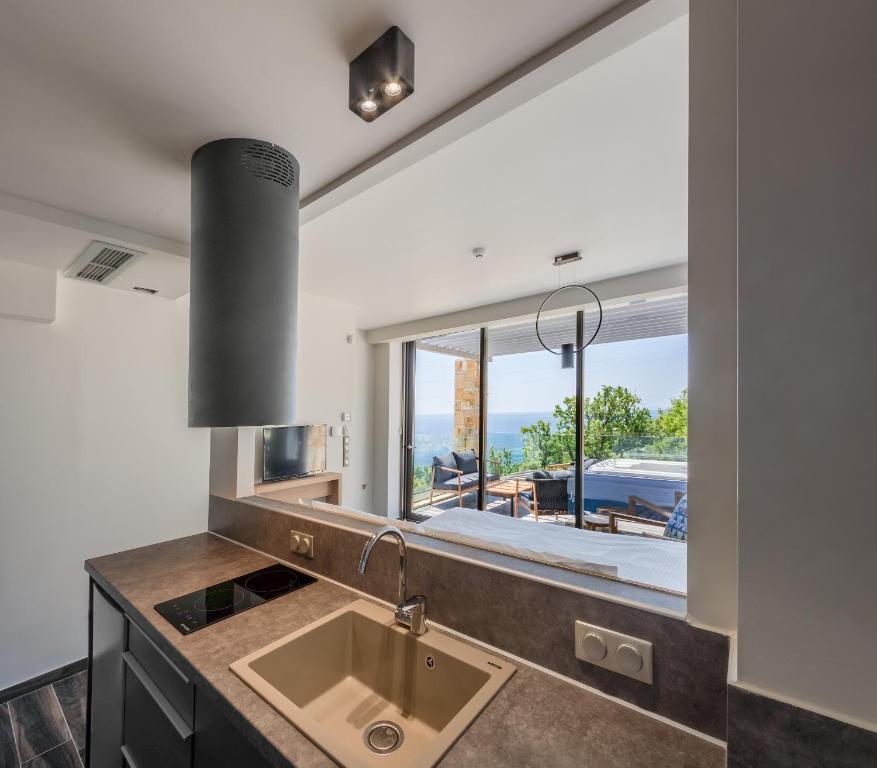 A kitchen or kitchenette at Ilvy Suites Sivota