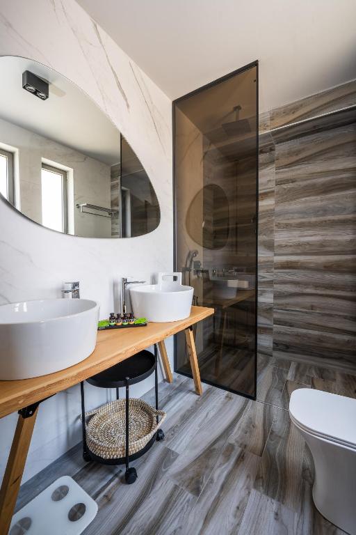 A bathroom at Ilvy Suites Sivota